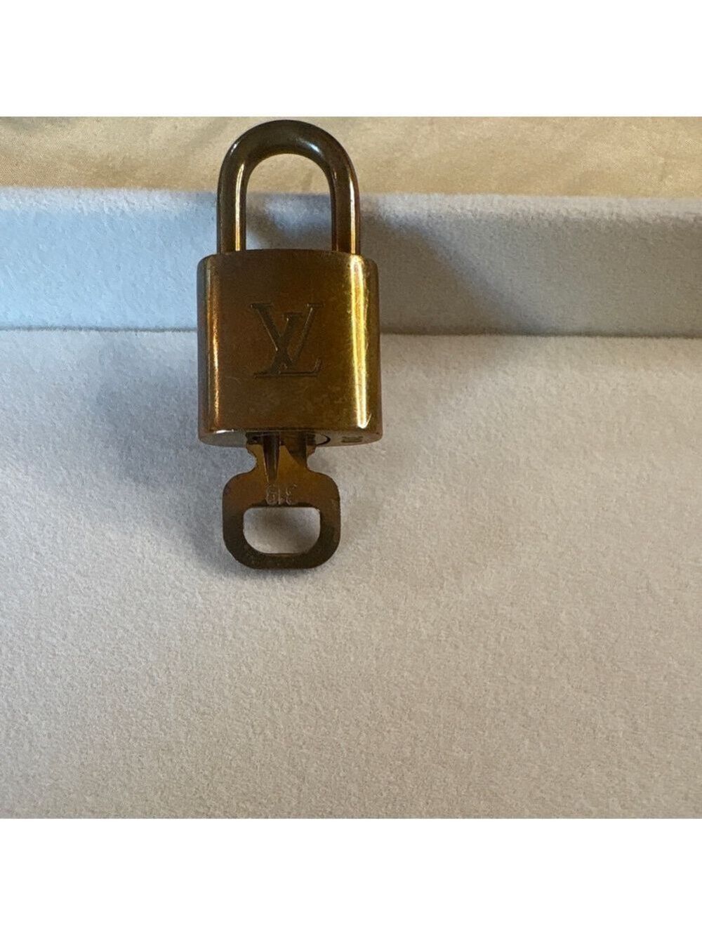 Louis Vuitton Gold Padlock & Key One Size #319